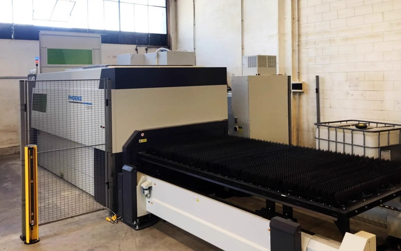 Taglio laser della lamiera in officina Metalflex